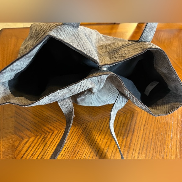 Atmosphere Super Soft Gray Hobo Style Two Strap Shoulder Bag Magnetic Closure - Picture 7 of 11